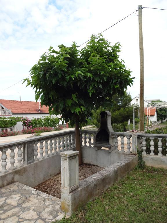 Apartman Holiday Home 1 *