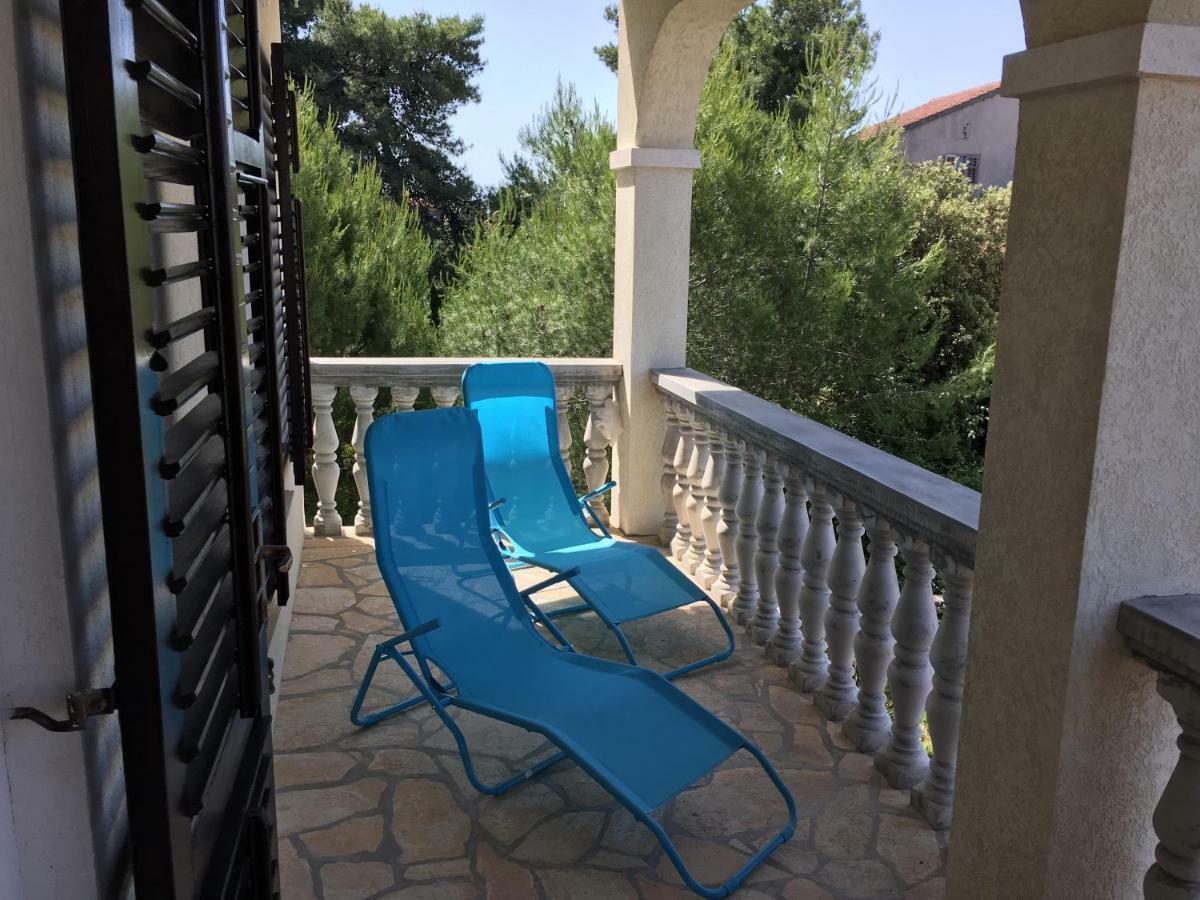 Apartman Holiday Home 1 *